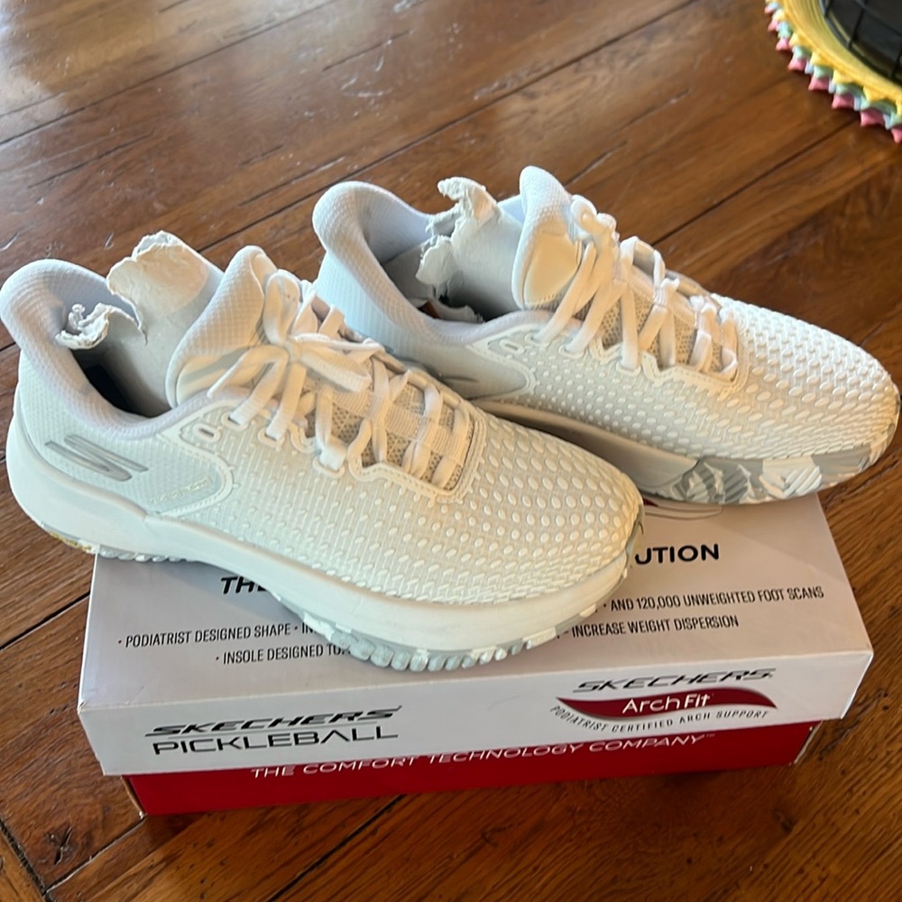 Skechers Pickleball ArchFit Sneakers woman’s 6 - Excellent!